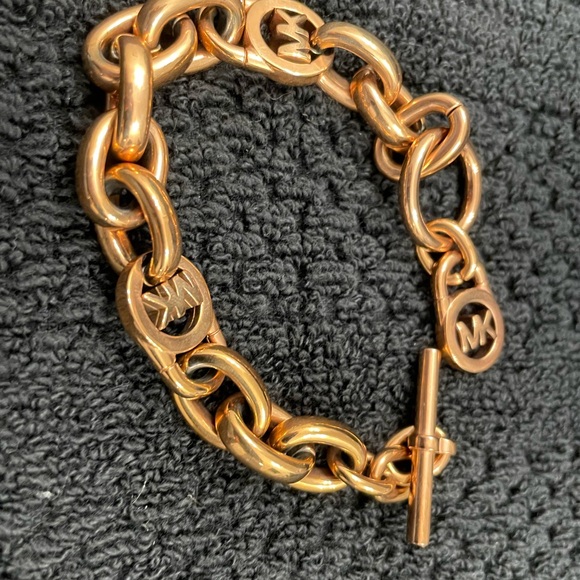 Michael Kors Rose Gold Chain with MK branding - Picture 3 of 3